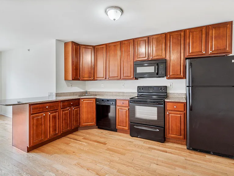 2025 N 17th St #202 — Photo 15