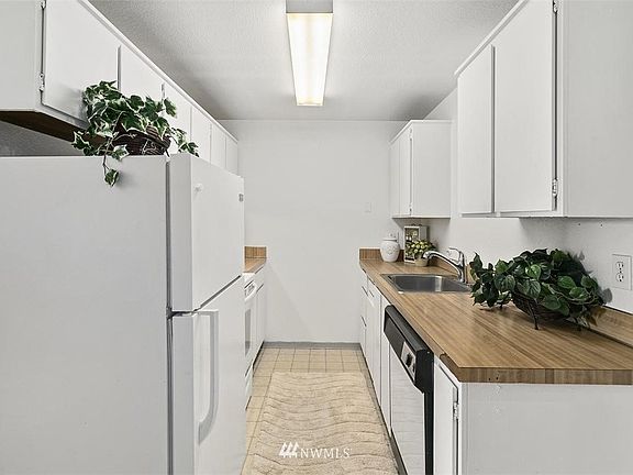 4th image of 22975 Marine View Dr S APT C303
