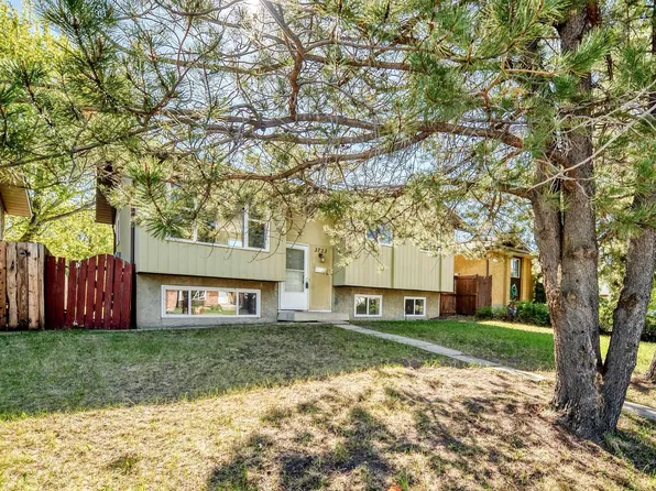3723 63rd St NW, Edmonton, AB T6L 1R1