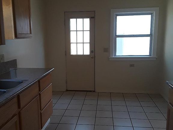 5th image of 595 N Mentor Ave