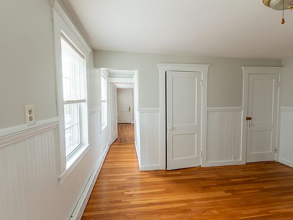 3rd image of 19 Essex St APT 4