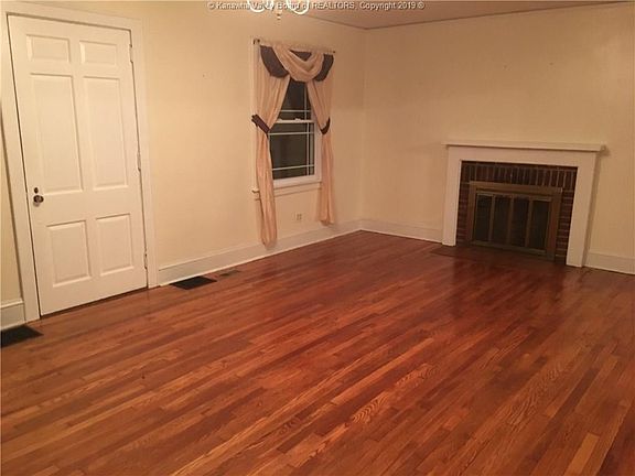 4th image of 504 Kanawha Ave