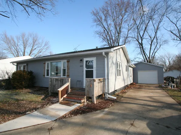 309 S Kerlin St, Mackinaw, IL 61755