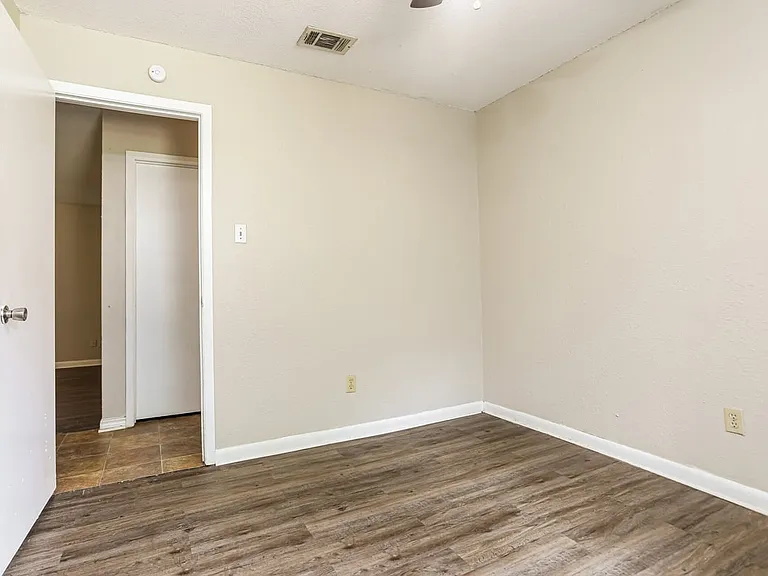 937 Brown Ave — Photo 13