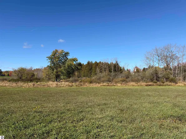 13 Hemlock St, Mc Bain, MI 49657
