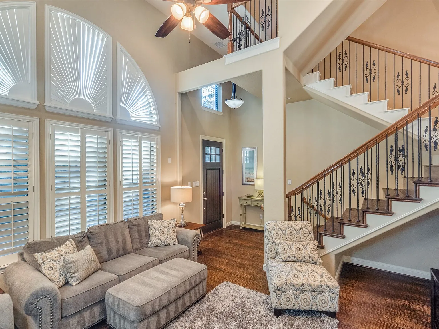 3 bed, 2.5 bath, 1855 sqft, $3,200 — Photo 4