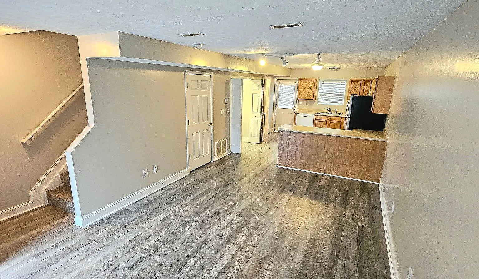 435-447 Impala Dr — Photo 4