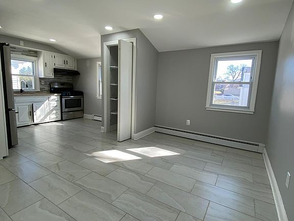 2nd image of 184 Bennett Ave
