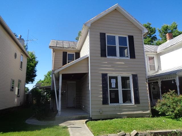 1st image of 550 E Sycamore St