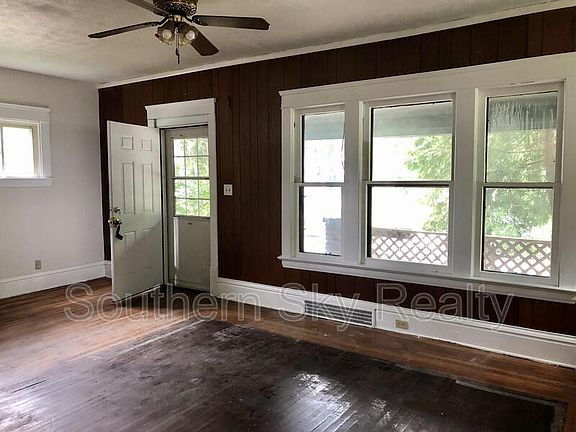 2nd image of 907 Delia Ave