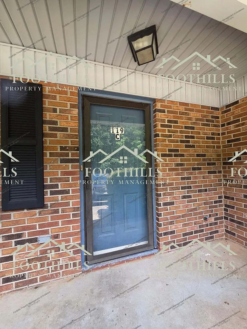 2 bed, 1.5 bath, 1100 sqft, $895 — Photo 2