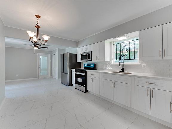 5th image of 5638 Simsdale Street