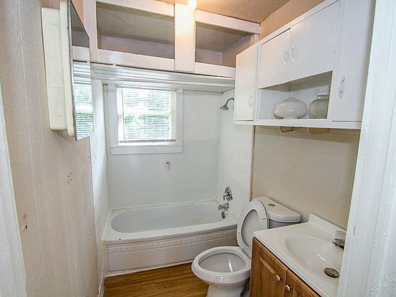 3rd image of 414 Rotary