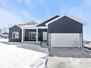 2113 Ridgeway Dr, Denison, IA 51442