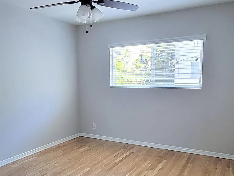 1802 N Wilton Pl — Photo 7