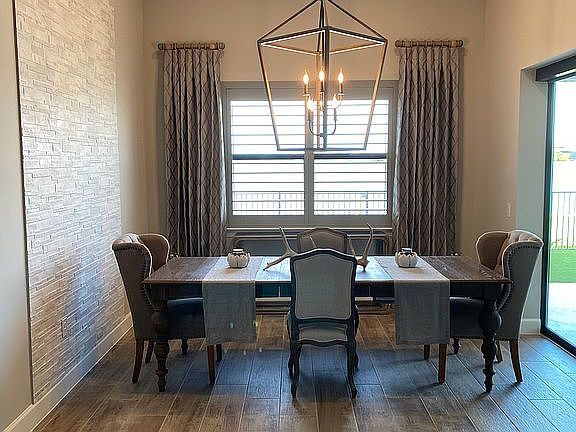 Dining/ Eat in nook