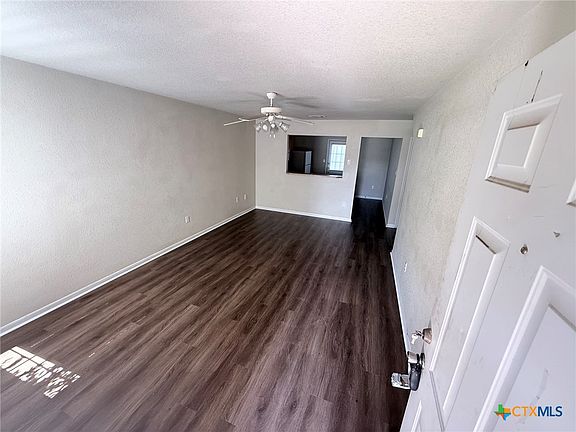 2nd image of 3104 Yaupon Rd