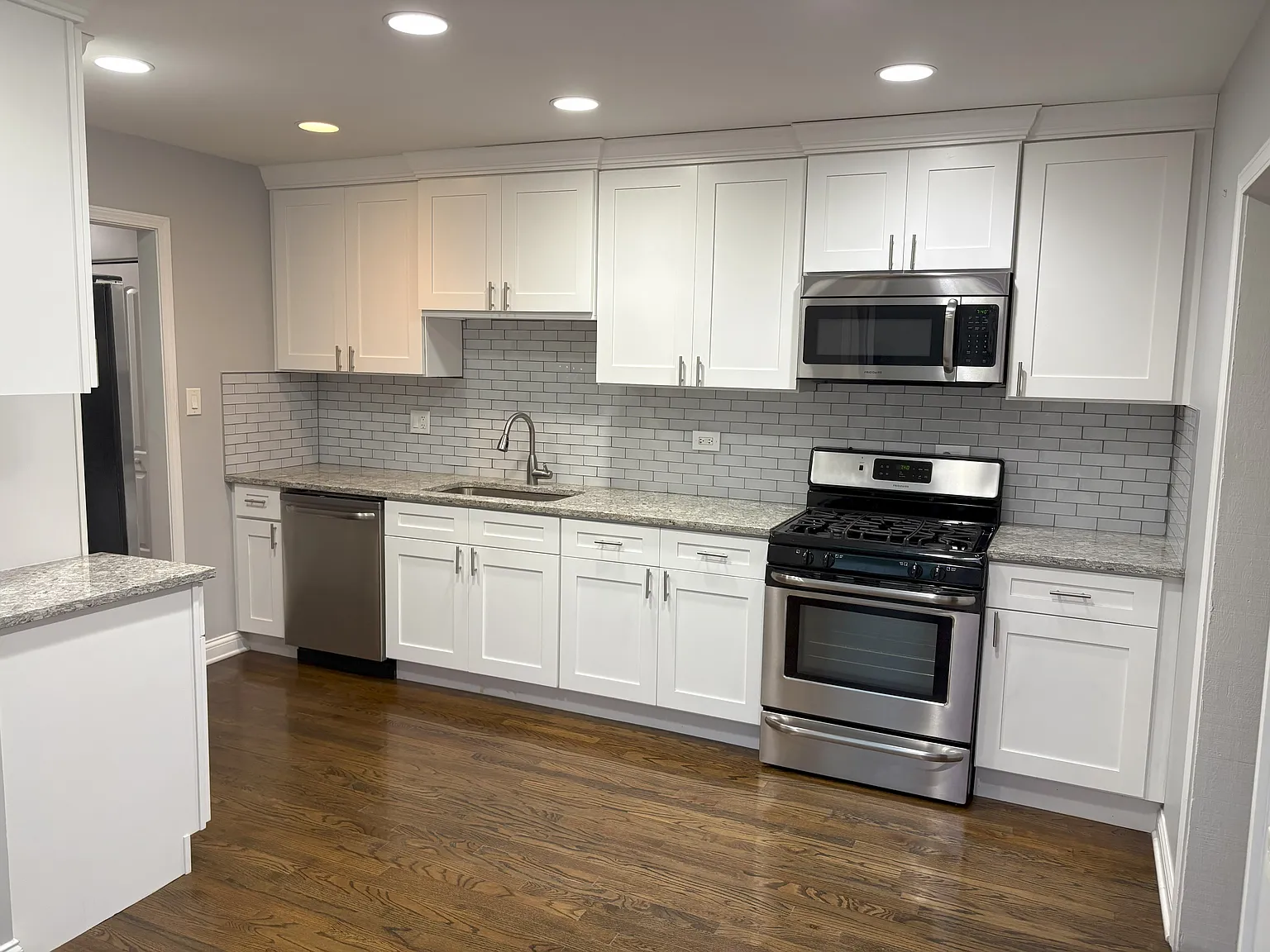5 bed, 2372 sqft, $3,350 — Photo 4