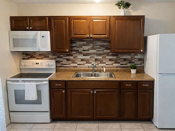 3rd image of 5702 Briarwood Street