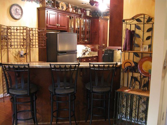 KITCHEN COUNTER AREA