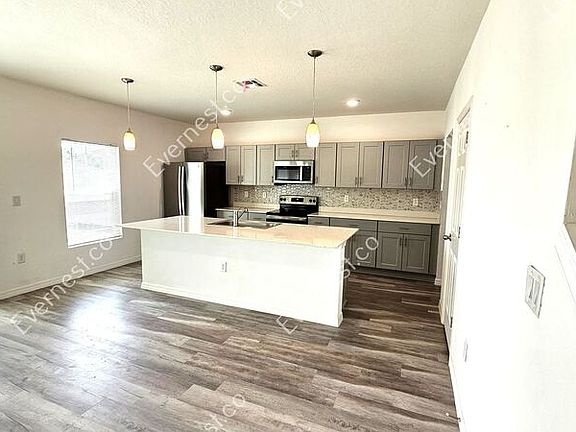 5th image of 1384 Axel Cir