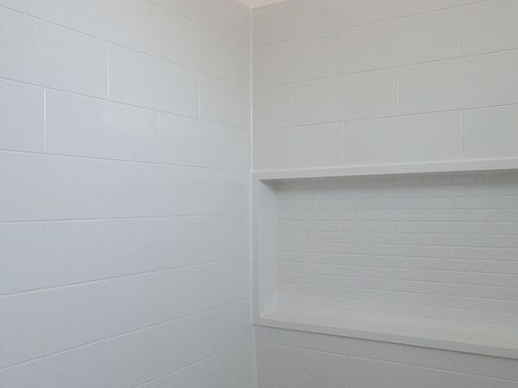 5th image of 908 E Cypress Ave
