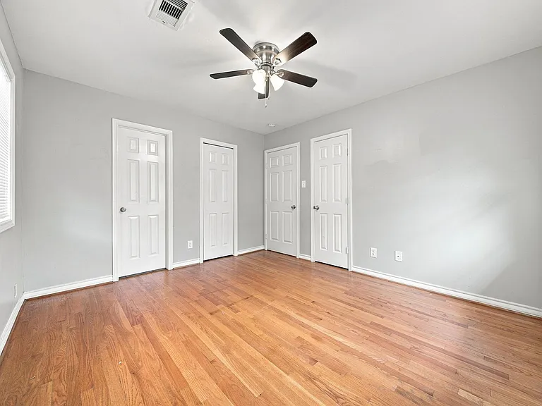 914 Martha St — Photo 21