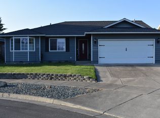 1617 Husker Butte Dr, Medford, OR 97504