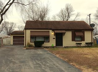 18 McNulty Dr, Florissant, MO 63031