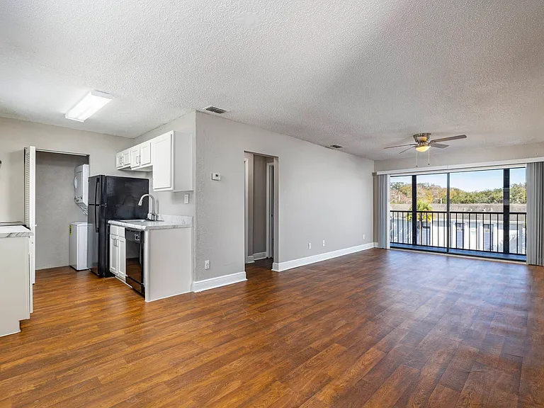 Meridian Luxury Condominiums — Photo 64