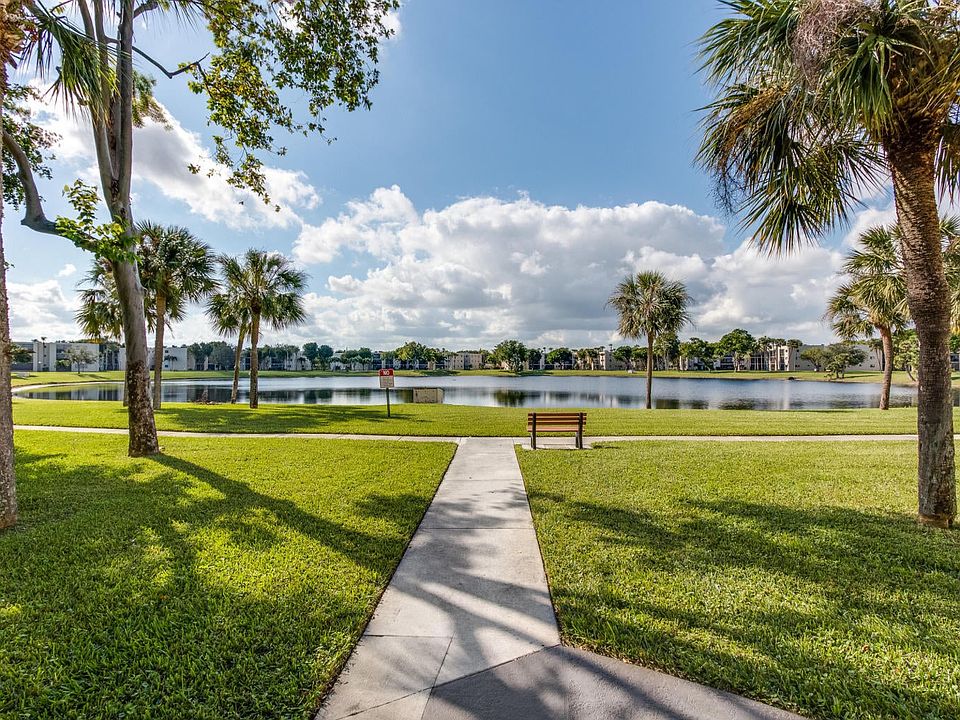 Central Lake at Las Verdes, steps away from your front door