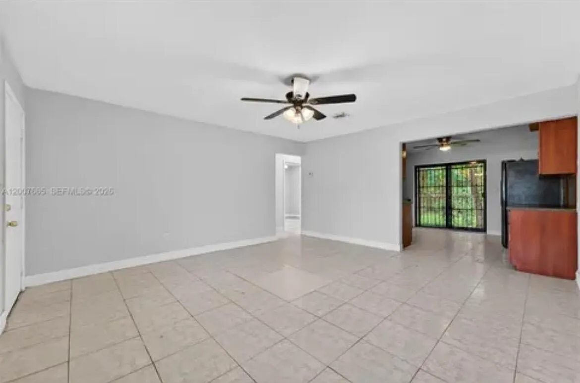 2 bed, 1.0 bath, 2155 sqft, $2,400 — Photo 4