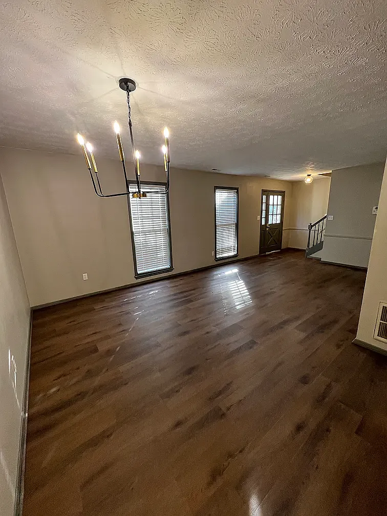 3 bed, 2750 sqft, $1,650 — Photo 2