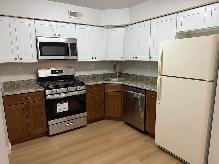53 Sandra Rd — Photo 2