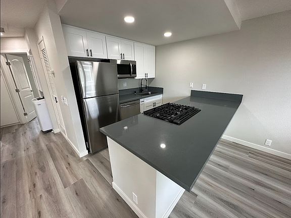 4th image of 4587 Idaho St #5