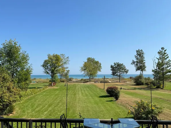 524 Huron Hills Dr, East Tawas, MI 48730