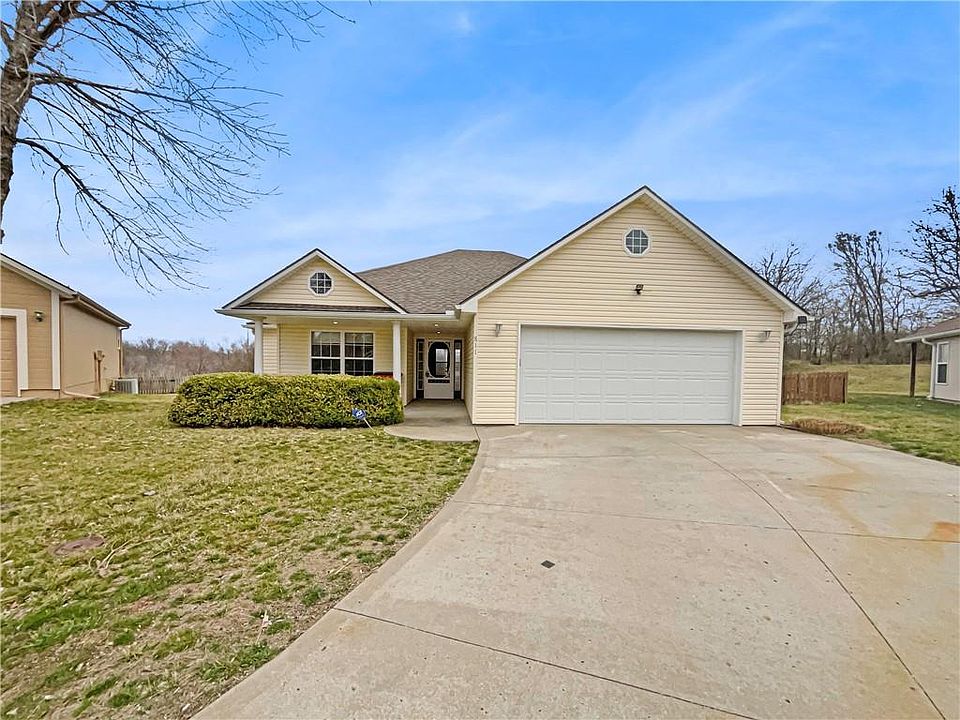 1st image of 811 N Cloverdale Ct