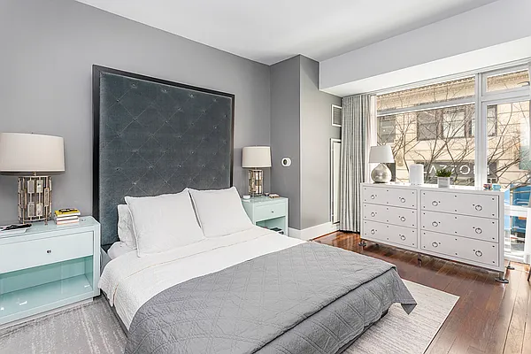 Sold by Living New York | media 4