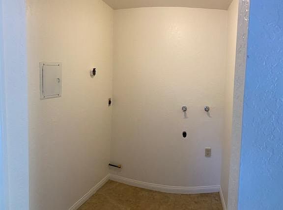 Laundry room with hook-ups