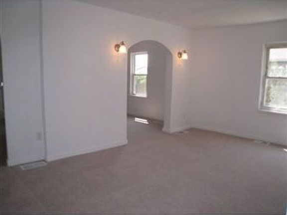 2nd image of 1828 Kensington St