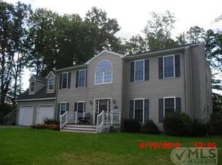 58 Canterbury Dr, Saugerties, NY 12477