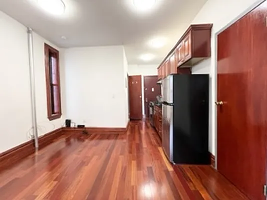 Rented by Bond New York | media 5