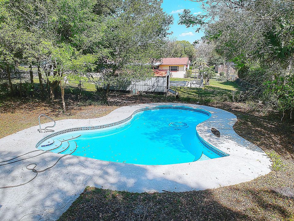 1st image of 4605 NE 20th Ct