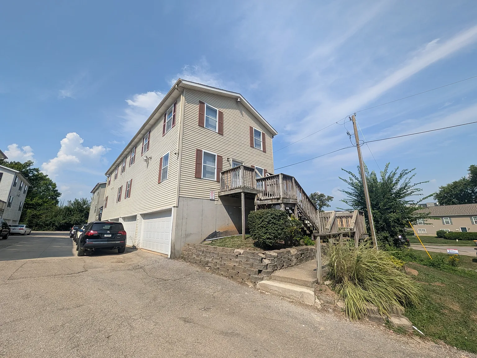 5 bed, $3,975 — Photo 2