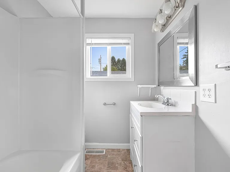 1056 Harrison Ave — Photo 10