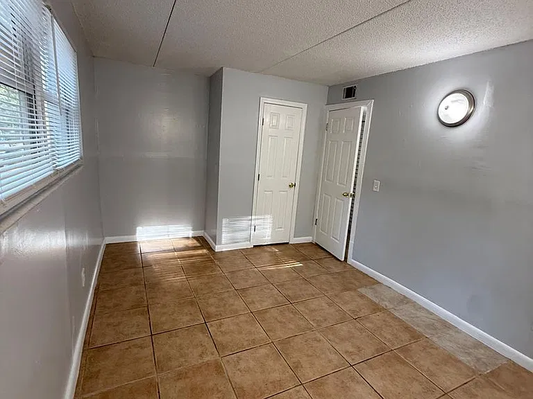 2851 Sophia St — Photo 13