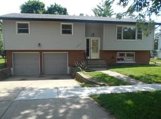 1287 Blackhawk Dr, Elgin, IL 60120