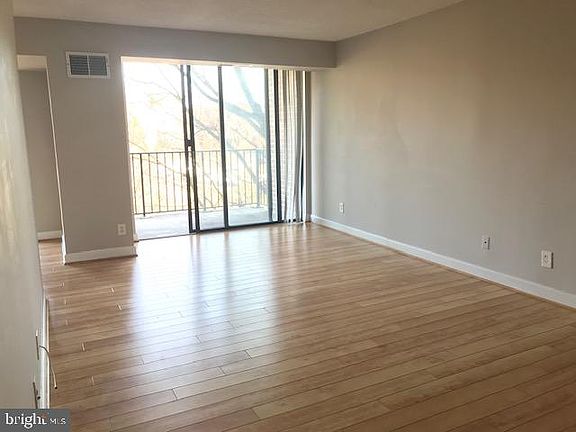 5th image of 2311 Pimmit Dr APT 407
