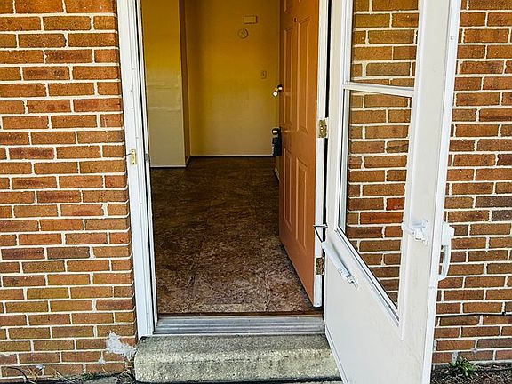 2nd image of 923 Fiske Dr