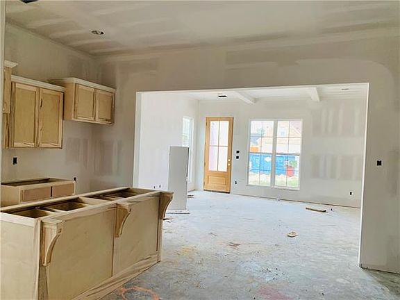 4th image of 215 Aston Ln